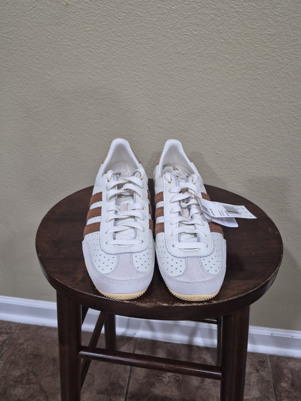 Adidas Women’s Japan. White and Brown Leather Sneakers, Size 8.5 IH1600